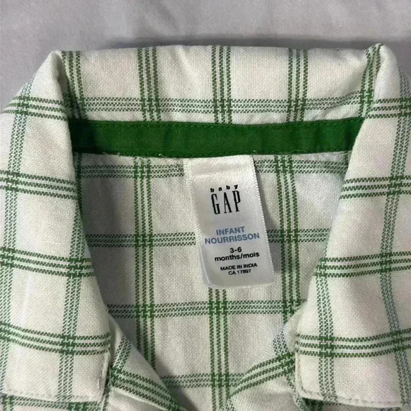 GAP - short sleeve plaid button down shirt. Size 3-6 months - Picture 2 of 4